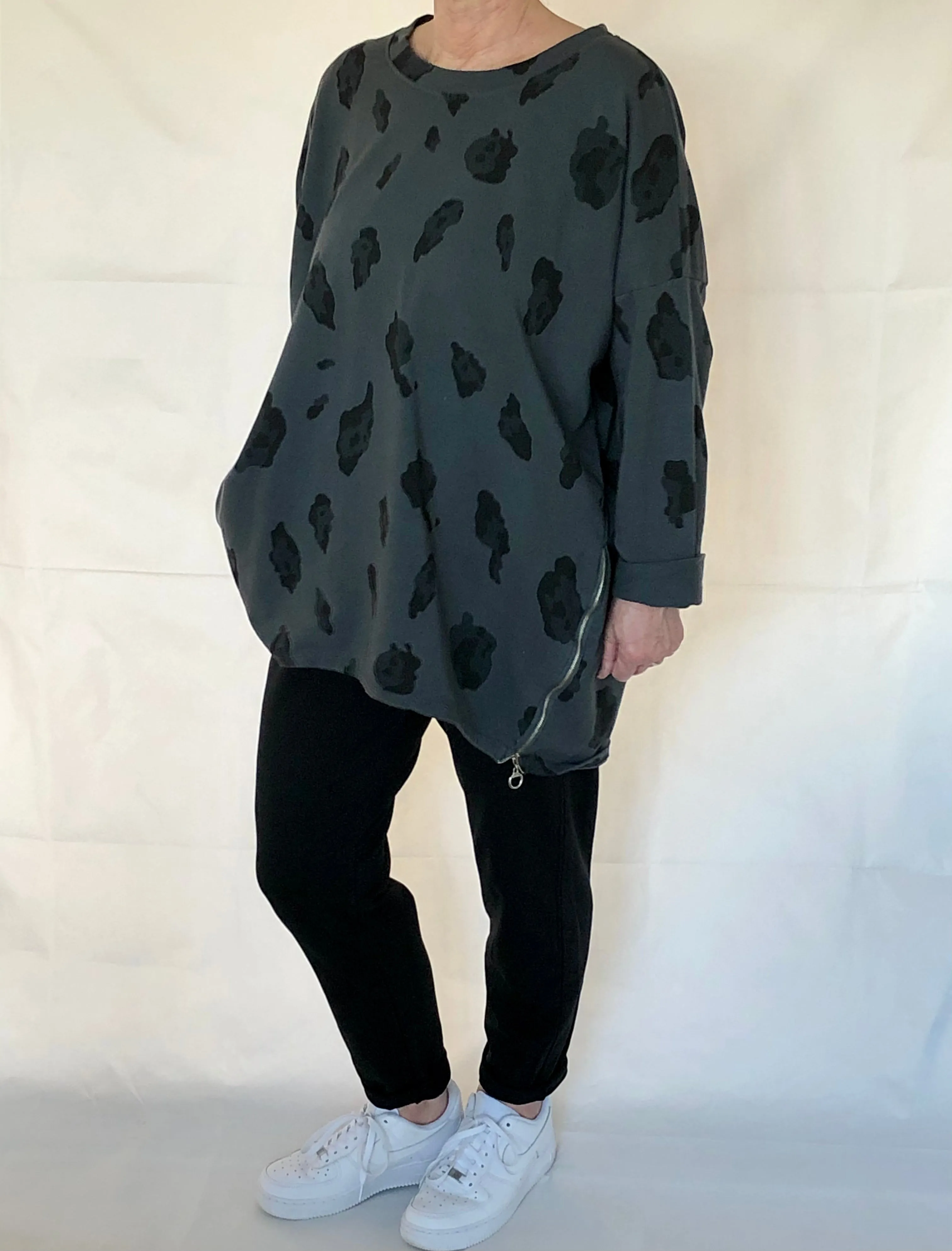LEOPARD ZIP SWEATSHIRT