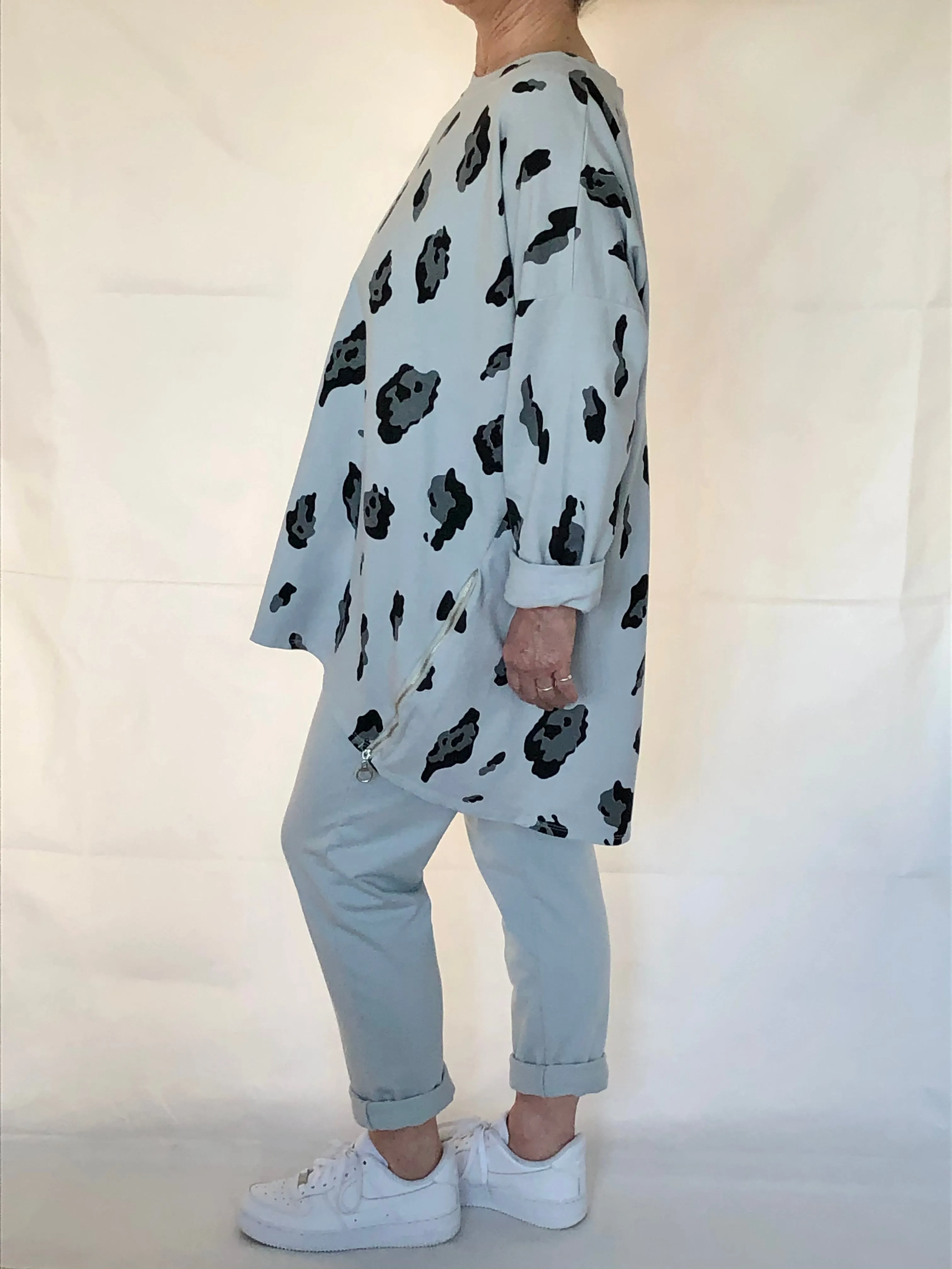 LEOPARD ZIP SWEATSHIRT