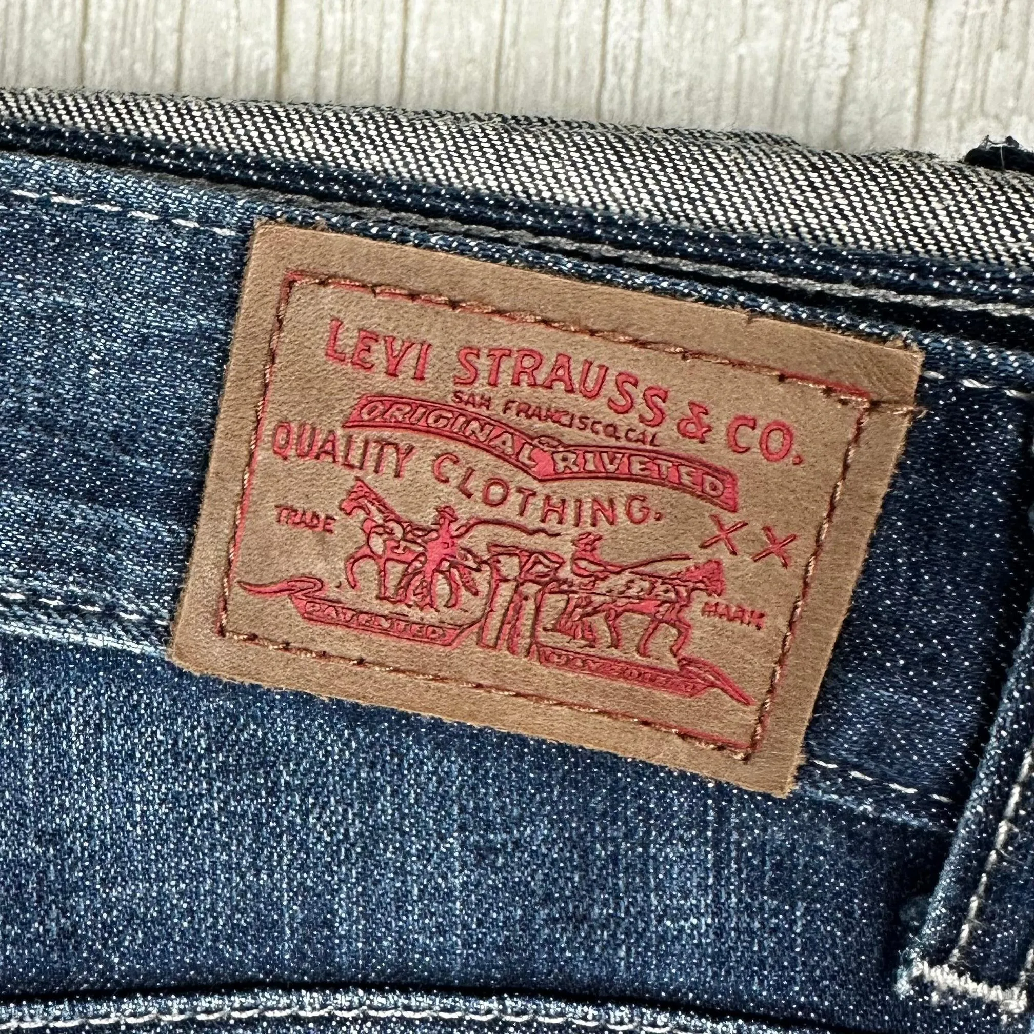 Levis '904 Crop' Ladies Cuffed Denim Jean    - Size 12