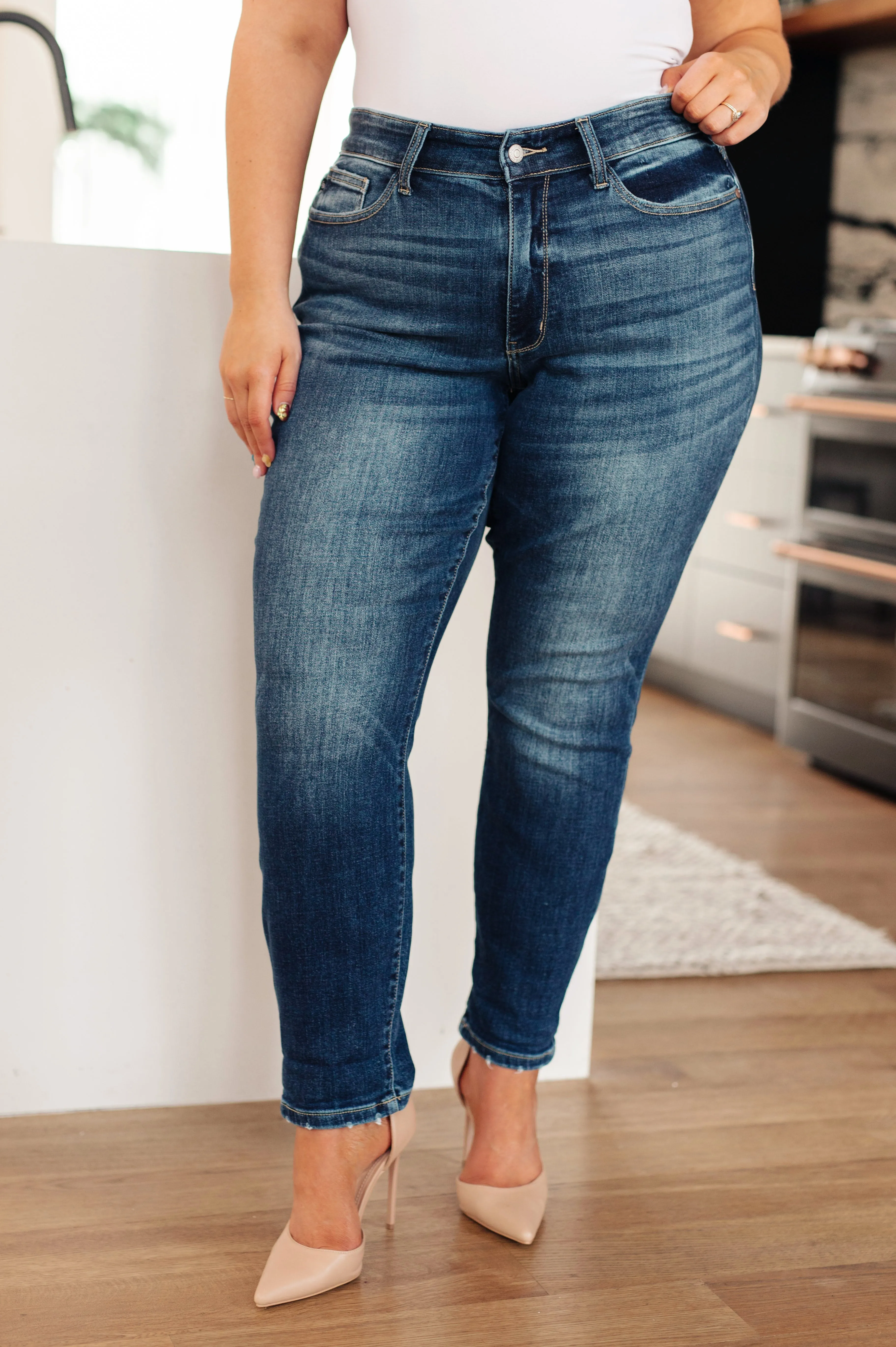 ONLINE EXCLUSIVE JUDY BLUE London Midrise Cuffed Boyfriend Jeans